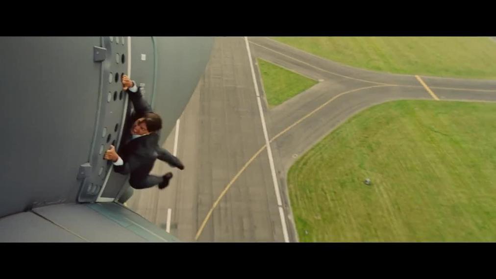 ‘Impossible’ Stunt strapped to the outside of an Airbus A400M