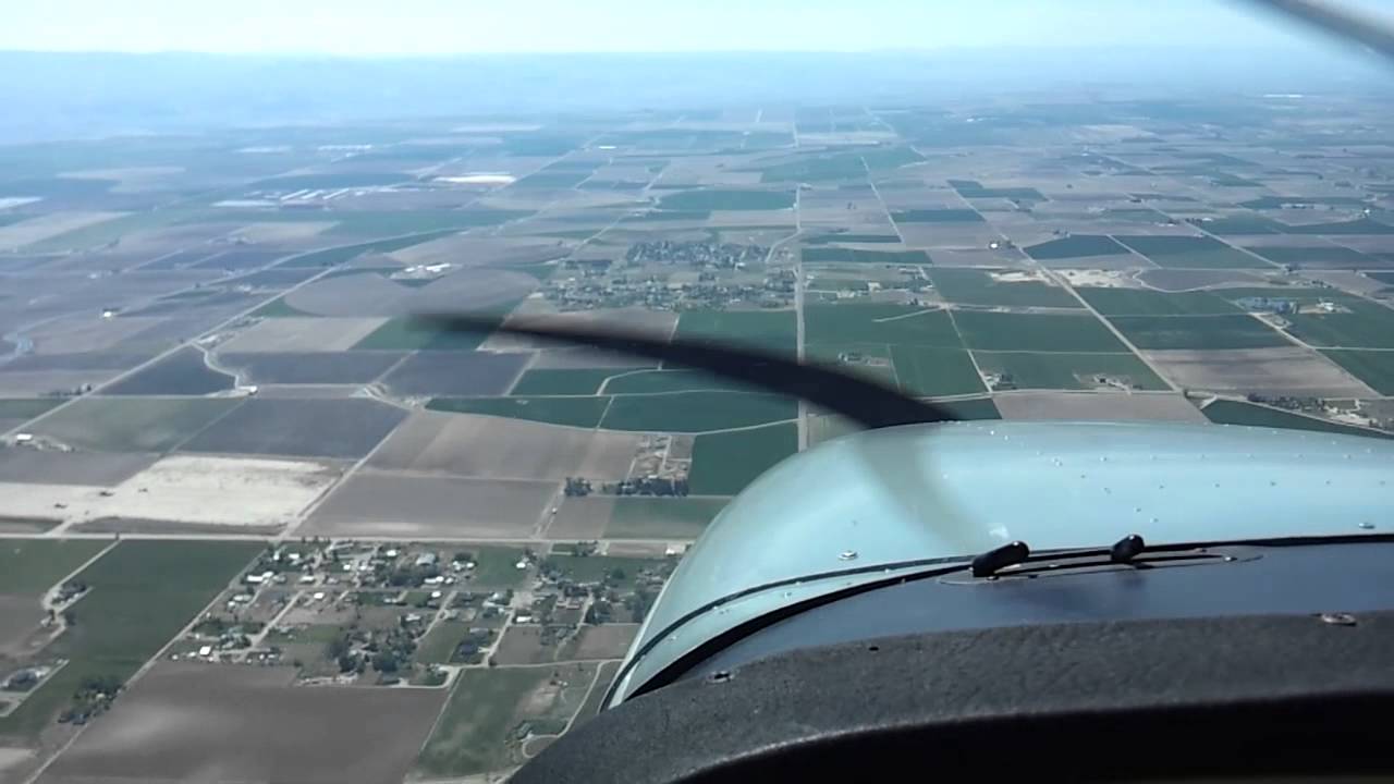 Cessna 172 makes emergency landing on Quebec highway